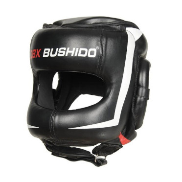 Casque de protection renforcé pour sports de combat.