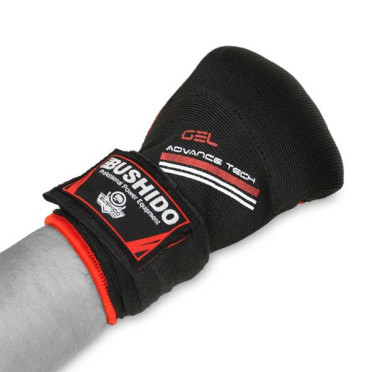 Sous gants de protection pour entraînements de boxe.