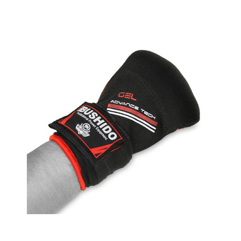 Sous gants de protection pour entraînements de boxe.