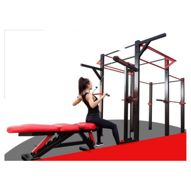 Cage de cross-training avec poste à poulie