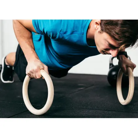 Set d'anneau de gymnastique  en bois avec sangles de la marque Kingsbox - vue 3