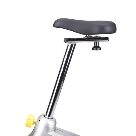 vélo d'appartement avec tableau de bord et réglages multiples - vue 4