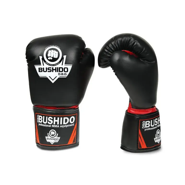 Gants de boxe en cuir synthétique pour sports de combat.