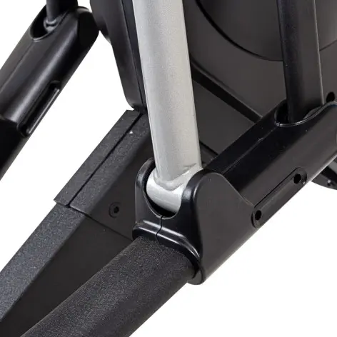 Vélo elliptique pour training de cardio en salle de sport professionnelle. - vue 8