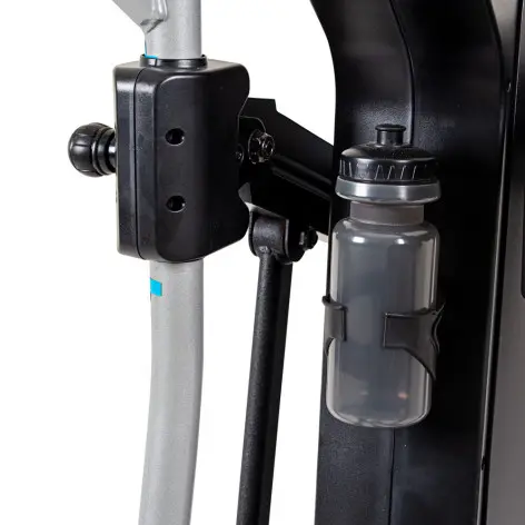 Vélo elliptique pour training de cardio en salle de sport professionnelle. - vue 6