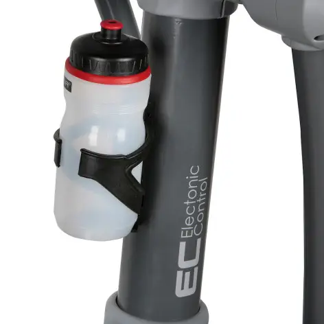 Vélo elliptique haut de gamme pour séance de cardio en salle de sport privée. - vue 4