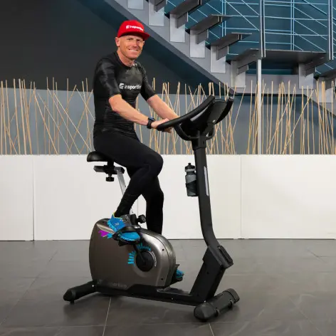 Vélo d'intérieur pour training de cardio avec roues de transport. - vue 11