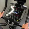 Vélo d'appartement pour séance de cardio avec moniteur de fréquence cardiaque. - vue 3