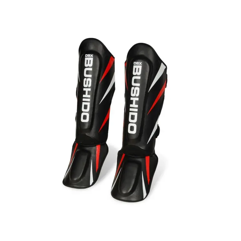 Protèges-tibias et pieds de combat en cuir