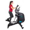 Vélo elliptique pour training de cardio en salle de sport professionnelle. - vue 11