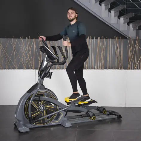 Vélo elliptique pro avec volant d'inertie avant pour séance de sport en salle de sport commerciale. - vue 15