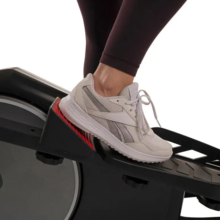 Vélo elliptique avec roues de déplacement - vue 1
