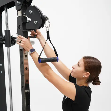 Rack polyvalent Force USA F100 V2 avec 200 kilos de plaques de poids et accessoires de training - vue 14