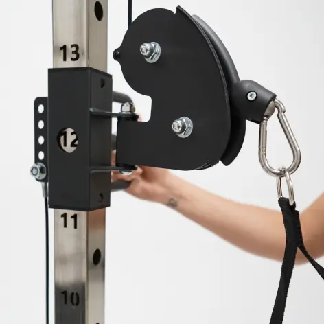 Rack polyvalent Force USA F100 V2 avec 200 kilos de plaques de poids et accessoires de training - vue 17