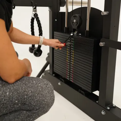 Rack polyvalent Force USA F100 V2 avec 200 kilos de plaques de poids et accessoires de training - vue 18