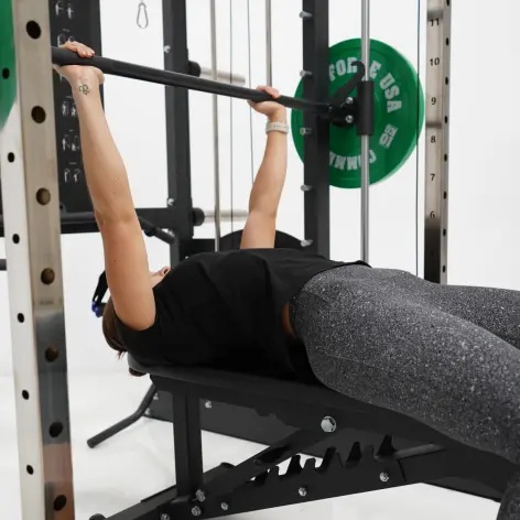 Rack polyvalent Force USA F100 V2 avec 200 kilos de plaques de poids et accessoires de training - vue 21