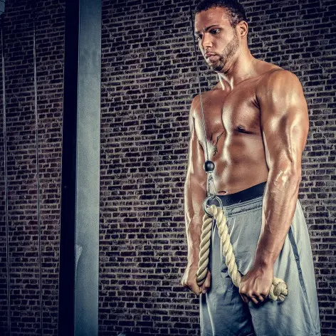 Corde naturelle pour musculation des triceps à la poulie - vue 3