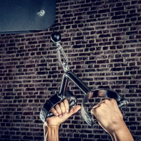 Double triangle de tirage prise large pour le dos