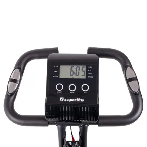 Vélo avec poignées intégrant capteurs de fréquence cardiaque