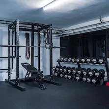 Salle d'entraînement privée pour coaching à domicile - inspiration gym personal trainer