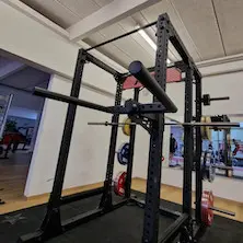 Rack à squat de musculation avec poste à dips pour entraînements de musculation à domicile