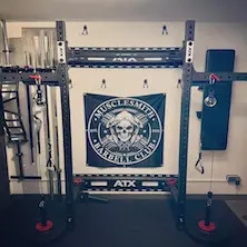 Homegym installation avec rack squat mural de marque ATX fitness
