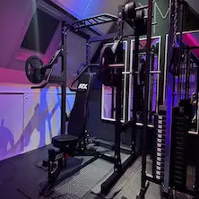Homegym de musculation avec cage à squat et banc de musculation ATX