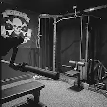 Homegym set up avec station d'angle à poulie vis à vis ATX fitness