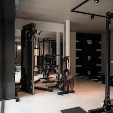 Homegym installation pour entraînements de musculation 
