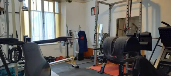 Inspiration homegym : Salle de musculation complète de Loïc de la Métohde Street