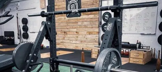 Matériel de musculation pour Club de Strongman - Exemples d'installations