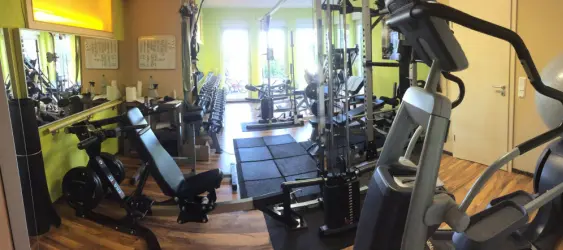 Salles de musculation aménagées dans des commissariats de police