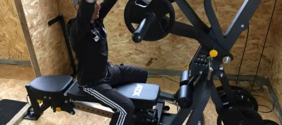 IVO FITFORM vous emmène avec lui à la découverte de son home-gym